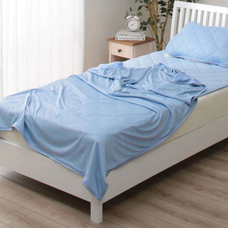 Breathable Cooling Blanket with Washable Cover for Hot Sleepers